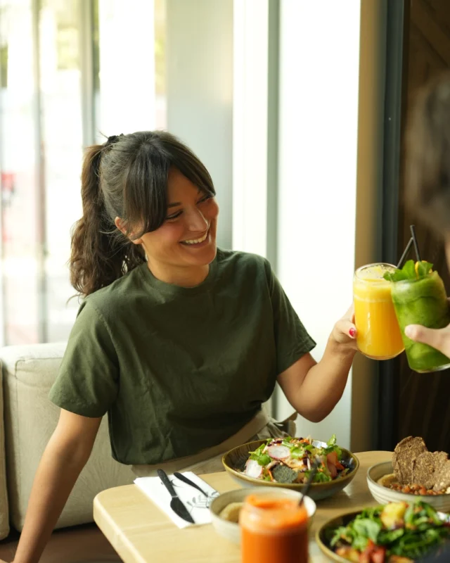 Good vibes, good food, good people.Le genre de pause qui recharge vraiment.#DSCafe #LunchTime #HealthyVibes #FeelGoodFood #ParisEats