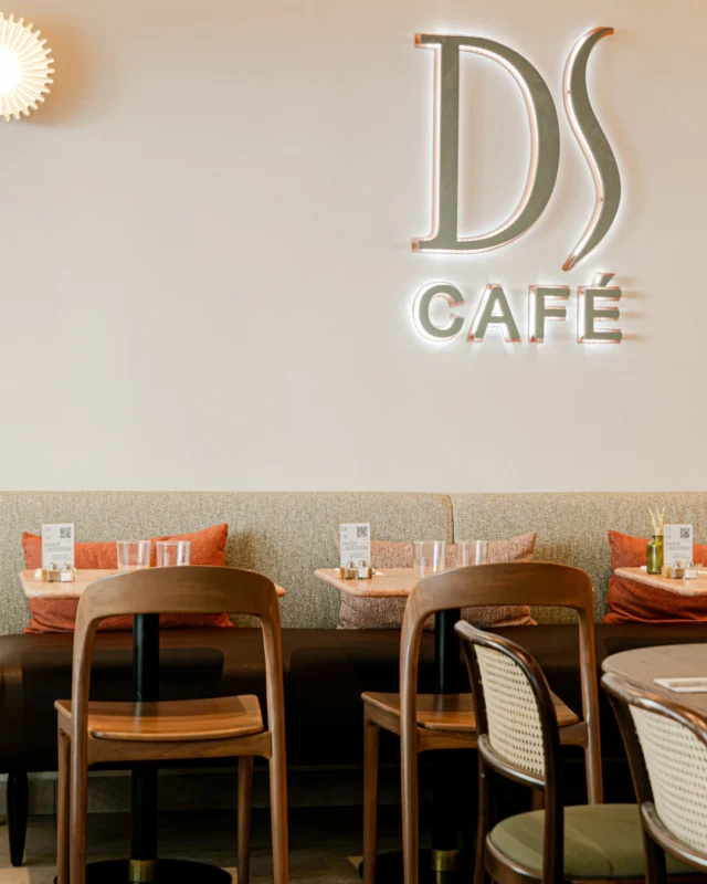 La promesse d’un moment à part.Le DS Café est toujours prêt à vous accueillir.#DSCafe #InteriorVibes #CafeChic #FeelGoodPlace #ParisCafe