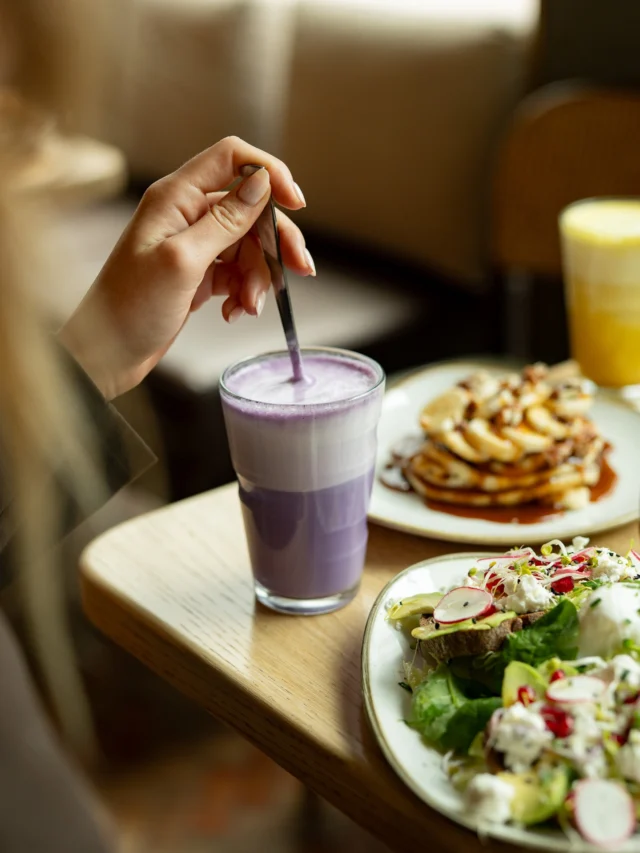 Le ube latte fait son entrée chez DS Café 💜À savourer chaud ou glacé, selon ton mood.