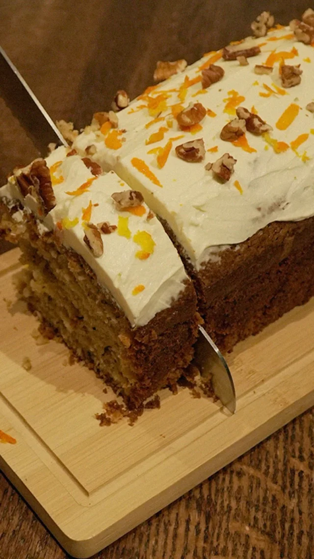 Aujourd’hui, c’est la journée mondiale du carrot cake 🥕🍰On célèbre un incontournable : le carrot cake DS Café, moelleux, gourmand… et toujours bien équilibré.À (re)découvrir sans excuse, sur place ou chez vous 🤍