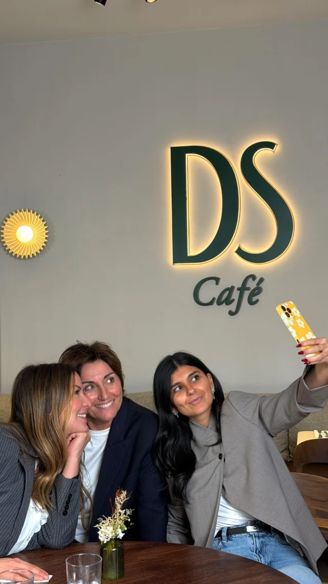 Trois femmes. Trois parcours. Une même passion : l’entreprenariat dans la food. 🍽️A l’occasion de la journée internationale des droits des femmes, on vous embarque dans les coulisses d’années de travail, de succès, de galères de ces entrepreneuses aussi inspirantes que persévérantes !Spoiler : ce premier épisode des DS Talks sera disponible le jeudi 12 Mars sur YouTube, restez connectés 👀🎙️📹 @platprincipal.studio