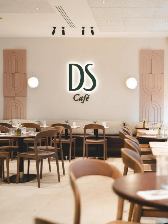 Chez DS Café, chaque détail compte.Le DS Victor Hugo vous accueille dans un lieu pensé pour vous, pour savourer le temps, tout simplement.Tous les jours, en service continu !