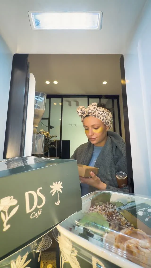 Peu importe l’heure de la journée, il y a toujours une bonne raison de craquer pour votre plat préféré.Fraîcheur et gourmandise, à tout moment de la journée.ㅤCommandez votre DS Café dès maintenant sur Uber Eats ou Deliveroo.