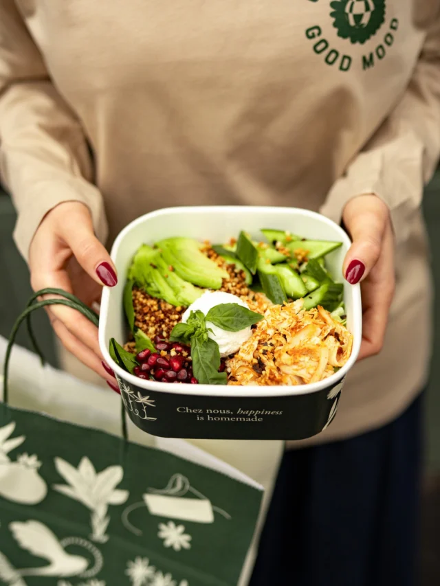 Envie de notre Chicken Quinoa Bowl ?ㅤUn incontournable généreux et équilibré, livré directement chez vous.ㅤLivraison disponible sur UberEats, Deliveroo ou directement sur notre site : https://vist.ly/4yyxm