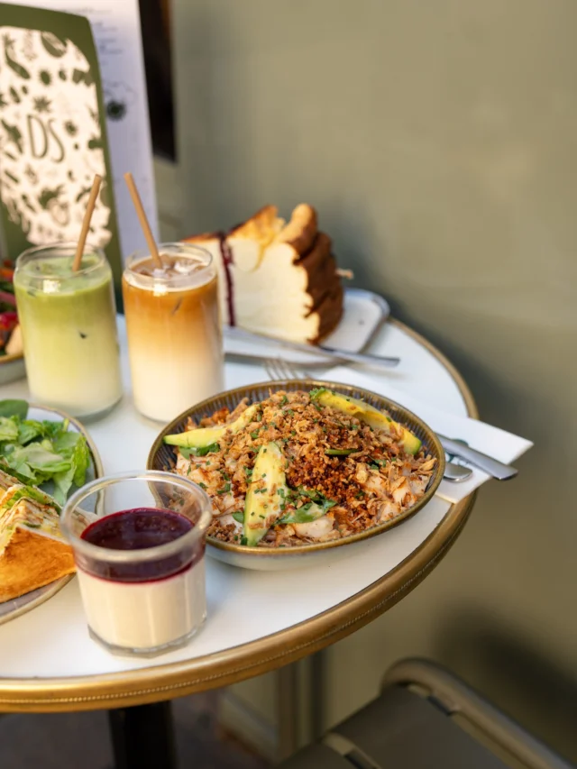 Le duo emblématique DS Café 💚ㅤNotre Crispy Quinoa, fraîche, généreuse et pleine de saveurs, accompagnée de l’incontournable DS Light pour une pause aussi healthy que gourmande ✨