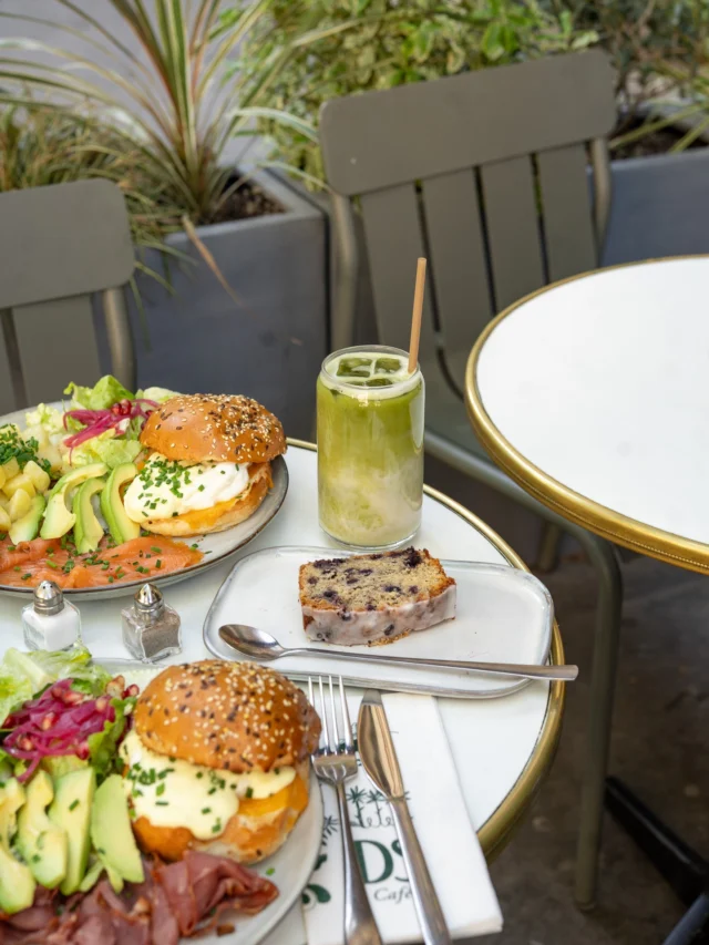 Un brunch frais, généreux et gourmand à savourer au soleil ✨ㅤDisponible tous les week-ends et jours féries, chez DS Café.