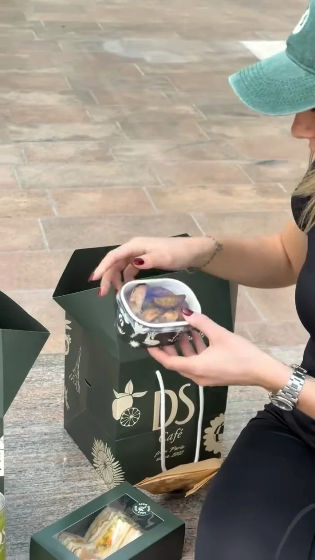 Back to business, back to DS Café 💚Summer is over, time to get back to your healthy habits.And a little reminder: your DS Café favorites are available on Deliveroo across DubaiㅤFresh, healthy & delivered to your door.ㅤC’est la rentrée, et c’est aussi le retour chez DS Café 💚L’été touche à sa fin, il est temps de reprendre vos bonnes habitudes.DS Café est arrivé à Dubai et exclusivement sur Deliveroo!ㅤFrais, healthy et livrés directement chez vous.