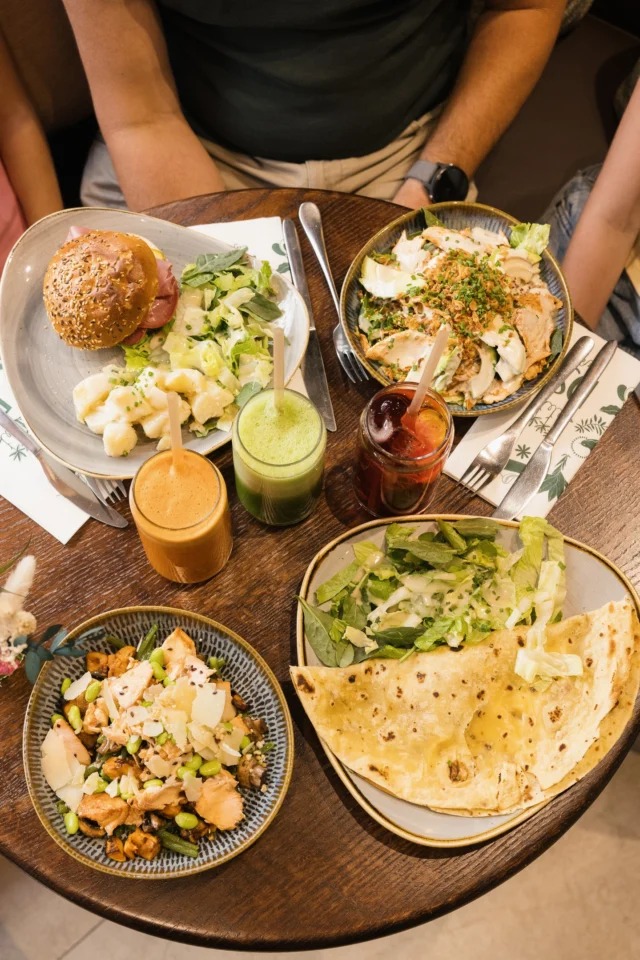Des assiettes colorées pour une pause pleine de saveurs 💚Rendez-vous chez DS