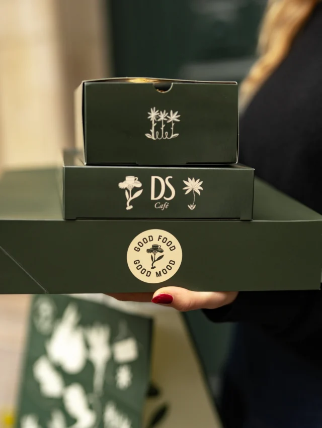 Vos plats DS préférés, où vous voulez :)Disponibles en livraison via Deliveroo 🛵